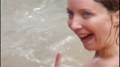 નાના કિશોર માતાપિતાએ તેને રમવા જવાનું કહ્યું