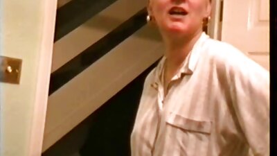 મોટા boobed Milf બેબ મોં માટે ગર્દભ આપે છે