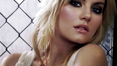 રસોડામાં હોટ ટીન આશ્ચર્યચકિત