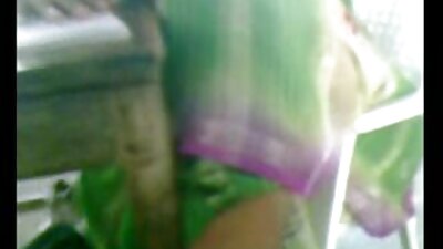 ક Collegeલેજ હોટી હાર્ડ વે પર નશામાં હોવા વિશે શીખે છે