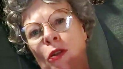 મેં મારા મિત્રો બસ્ટી મમ્મીને ઓનલાઈન પોર્ન જોતા પકડ્યા