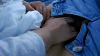 ગર્લફ્રેન્ડ્સ બહેન ખૂબ જ ખરાબ ક્ષણમાં બાથરૂમમાં પ્રવેશી