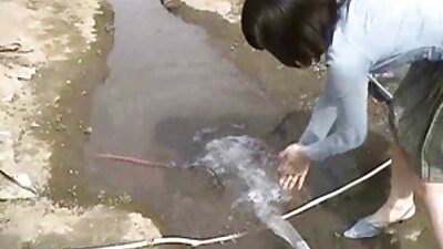 નશામાં લાચાર ટીન ગંદા વૃદ્ધ માણસ દ્વારા ચોરાય છે