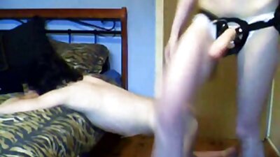 Horny Milf તેના સન્સ શરમાળ મિત્રને ફસાવ્યો