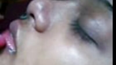 મલિન મિત્રો સેક્સી બહેન ધક્કો મારવામાં મદદ કરે છે