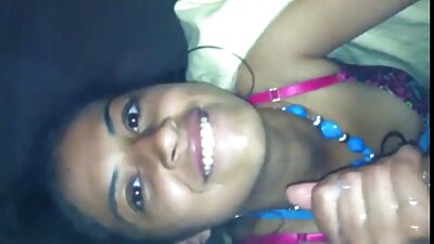 યુવાન કોલેજ ગર્લ જાહેરમાં પકડાઈ